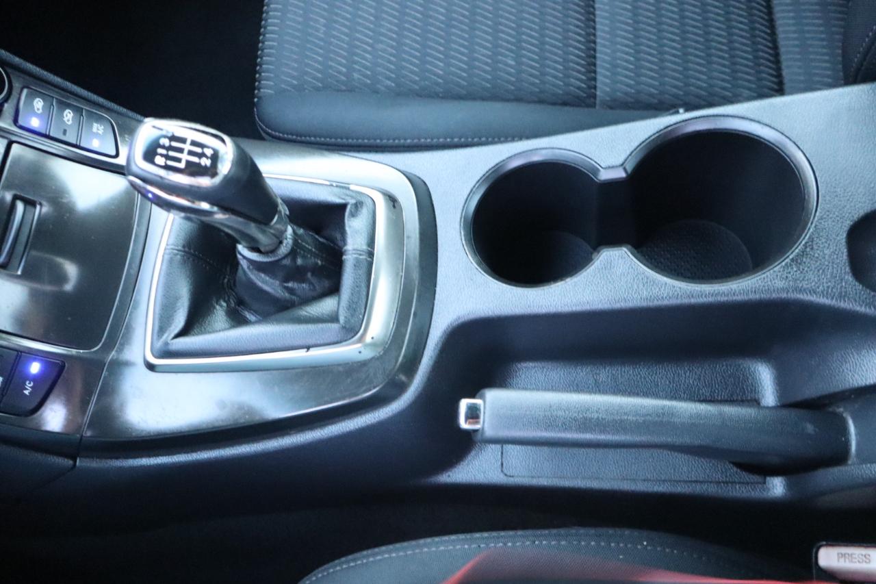 Hyundai Genesis Coupe 2dr I4 2.0T Man 2013