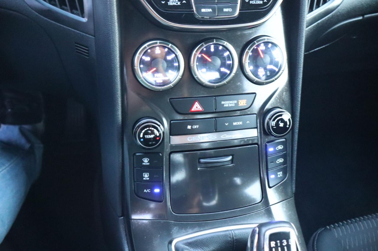 Hyundai Genesis Coupe 2dr I4 2.0T Man 2013