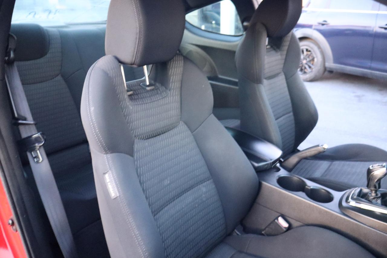 Hyundai Genesis Coupe 2dr I4 2.0T Man 2013