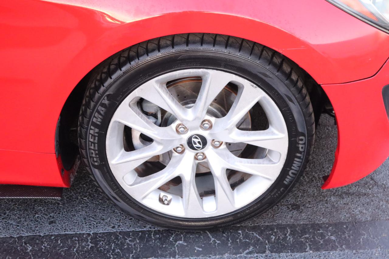 Hyundai Genesis Coupe 2dr I4 2.0T Man 2013