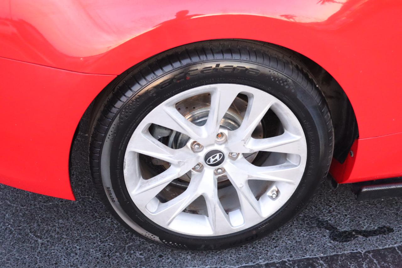 Hyundai Genesis Coupe 2dr I4 2.0T Man 2013
