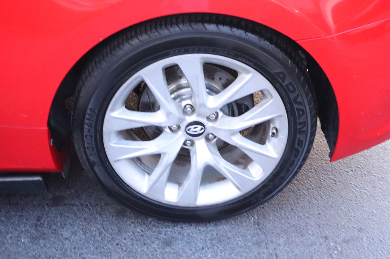 Hyundai Genesis Coupe 2dr I4 2.0T Man 2013