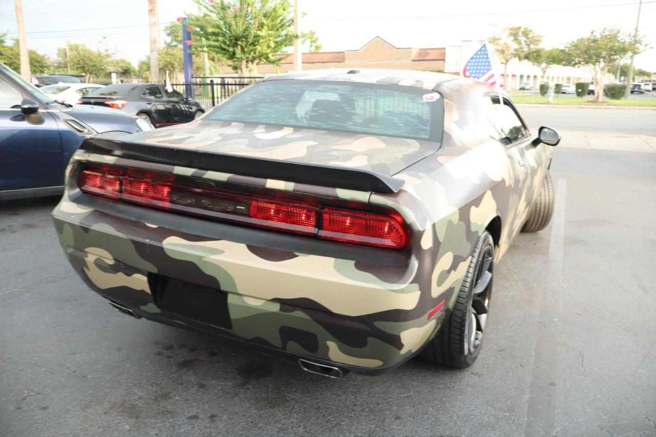Dodge Challenger 2dr Cpe 2011