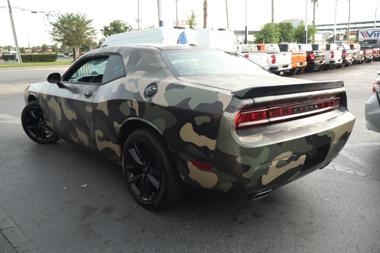 Dodge Challenger 2dr Cpe 2011