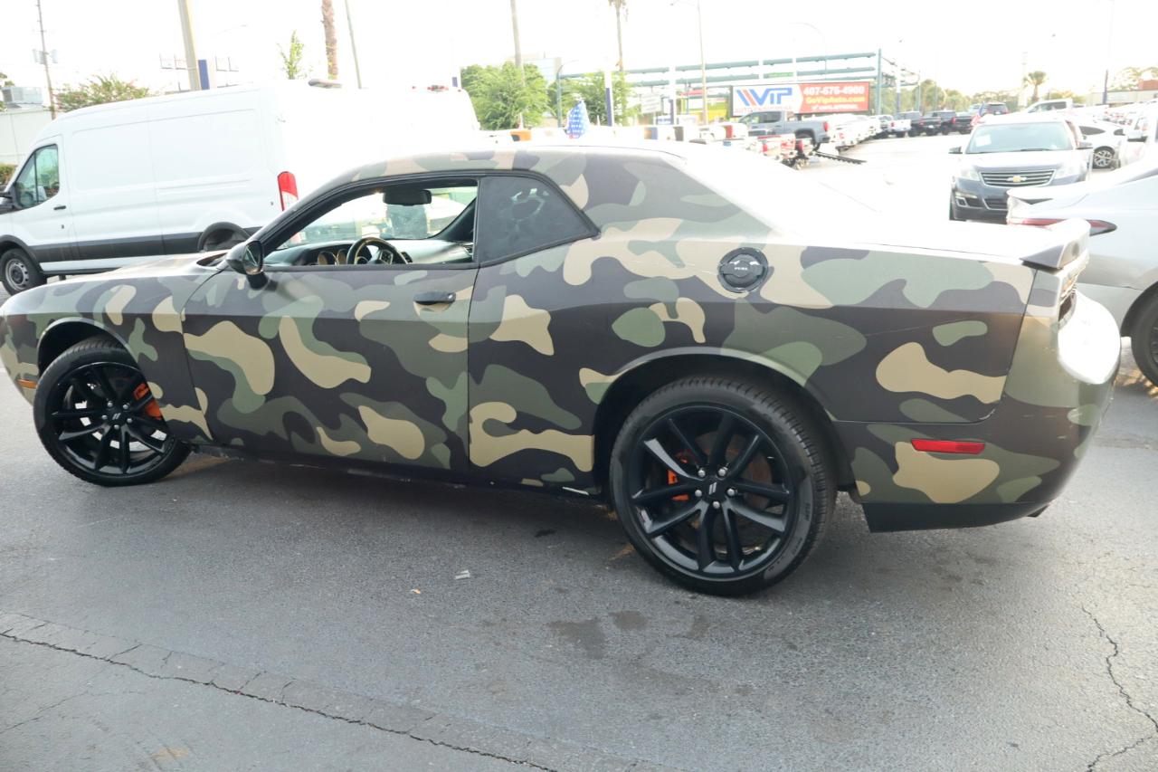 Dodge Challenger 2dr Cpe 2011