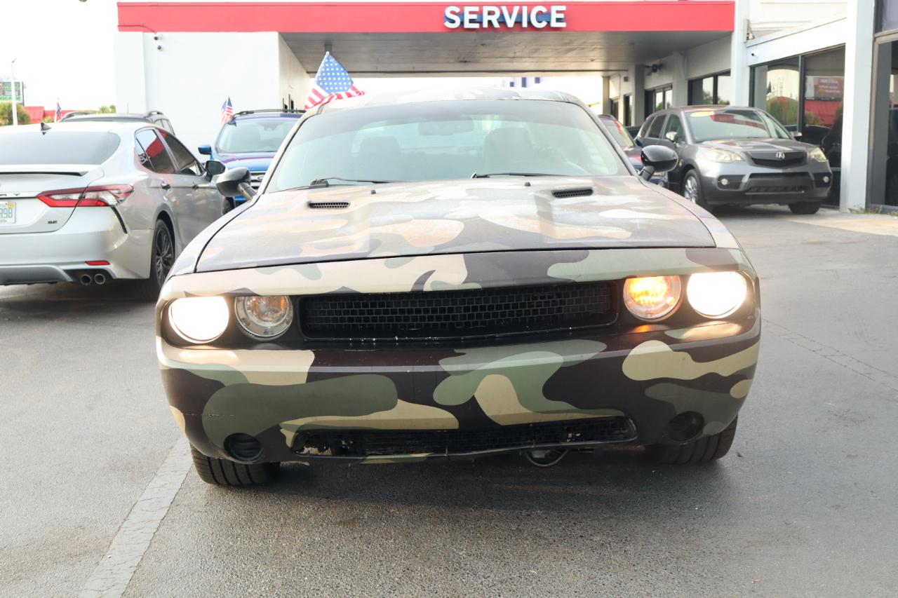 Dodge Challenger 2dr Cpe 2011