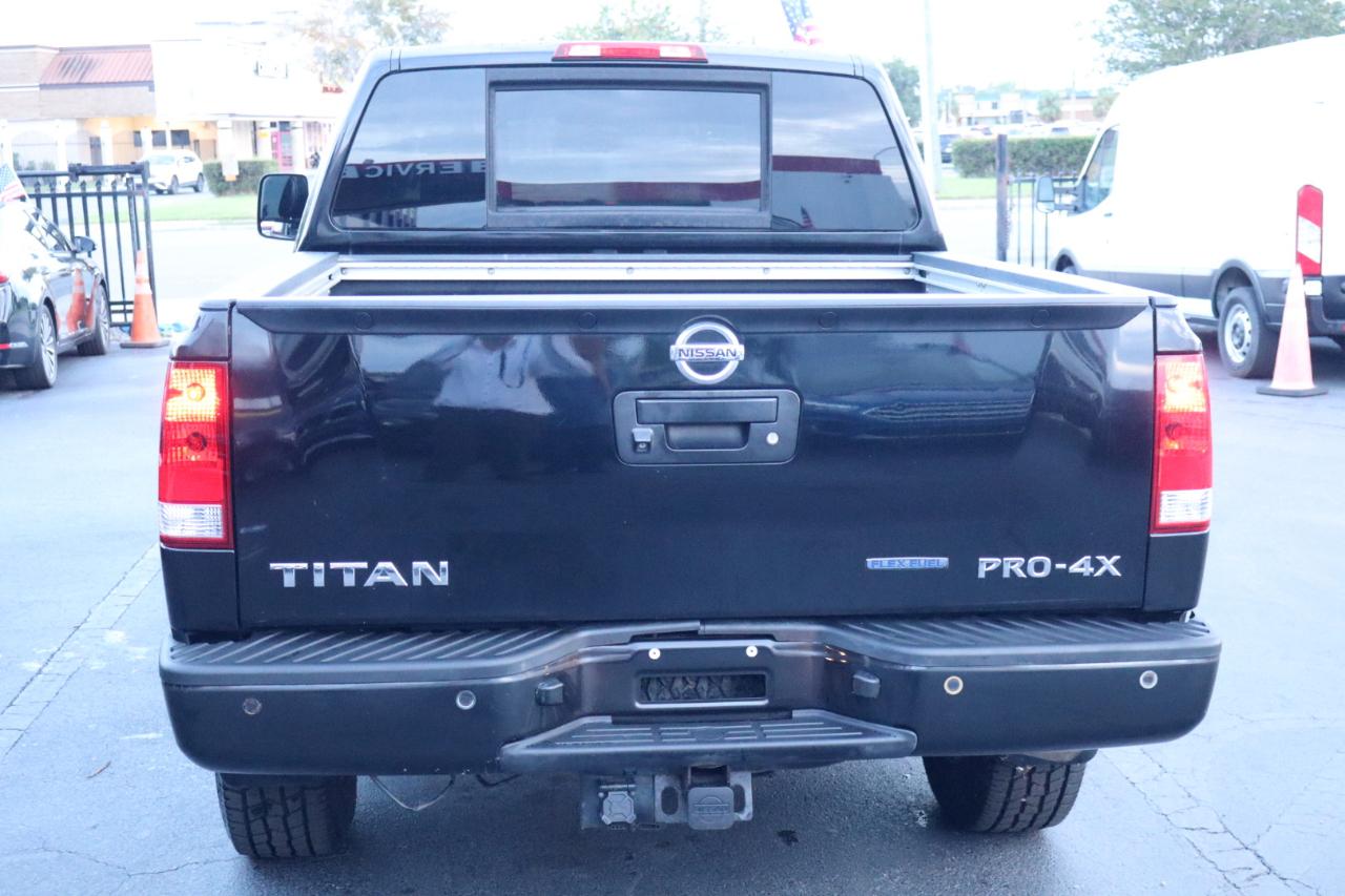 Nissan Titan 4WD Crew Cab SWB PRO-4X 2015