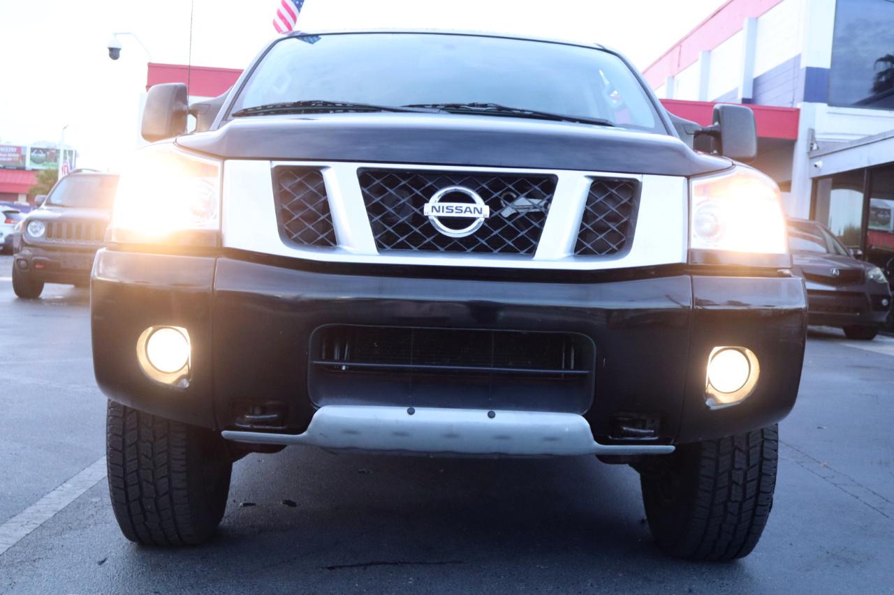 Nissan Titan 4WD Crew Cab SWB PRO-4X 2015