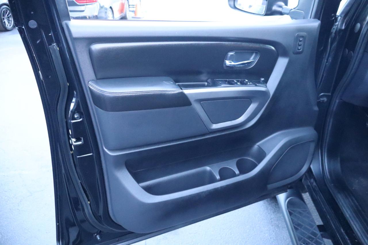 Nissan Titan 4WD Crew Cab SWB PRO-4X 2015