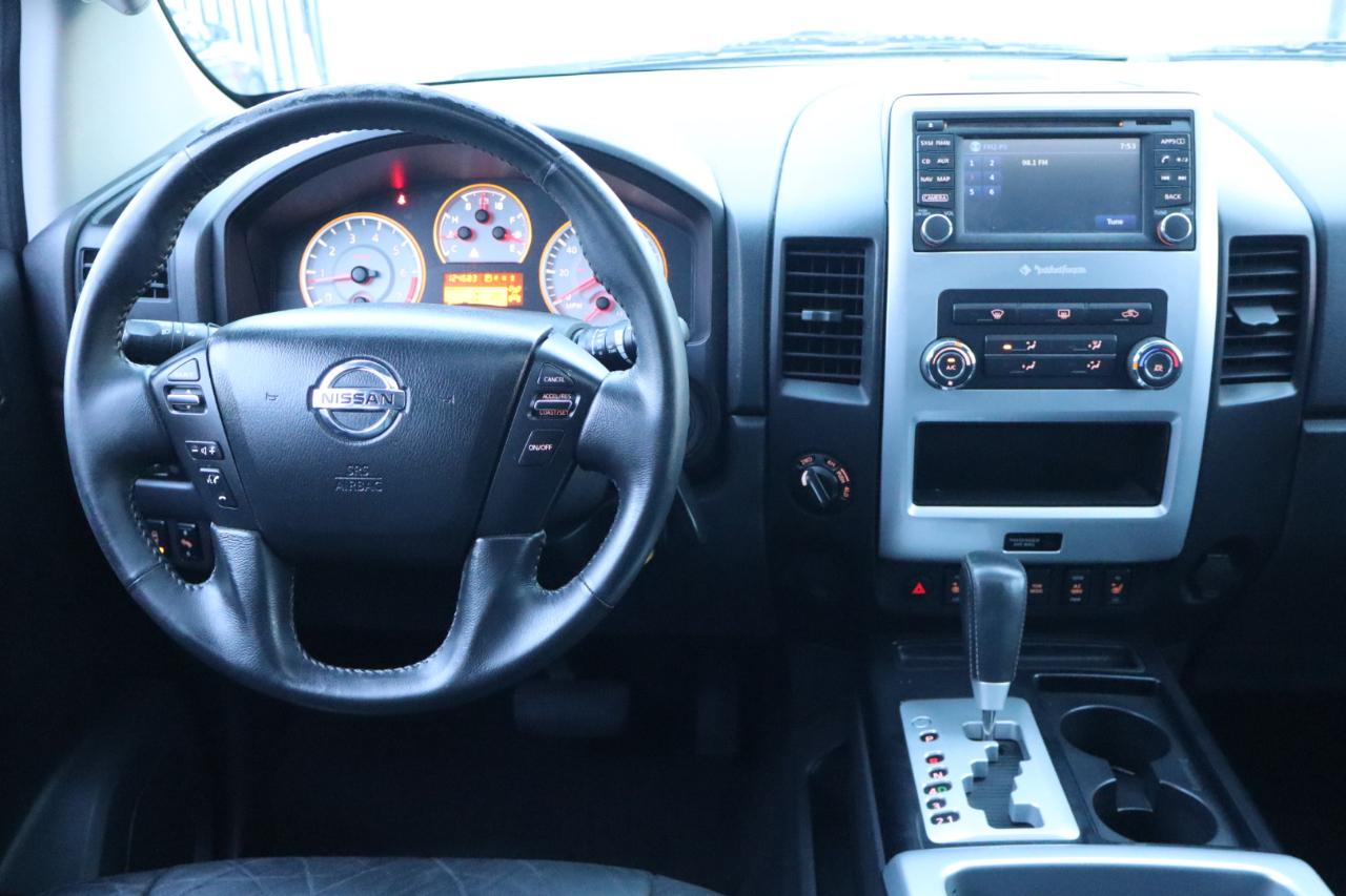 Nissan Titan 4WD Crew Cab SWB PRO-4X 2015