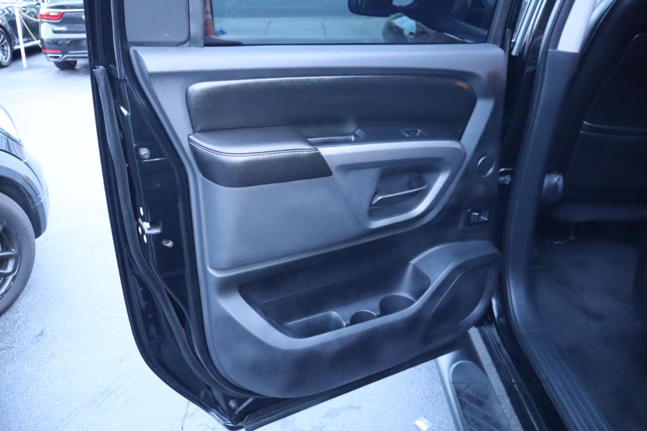 Nissan Titan 4WD Crew Cab SWB PRO-4X 2015