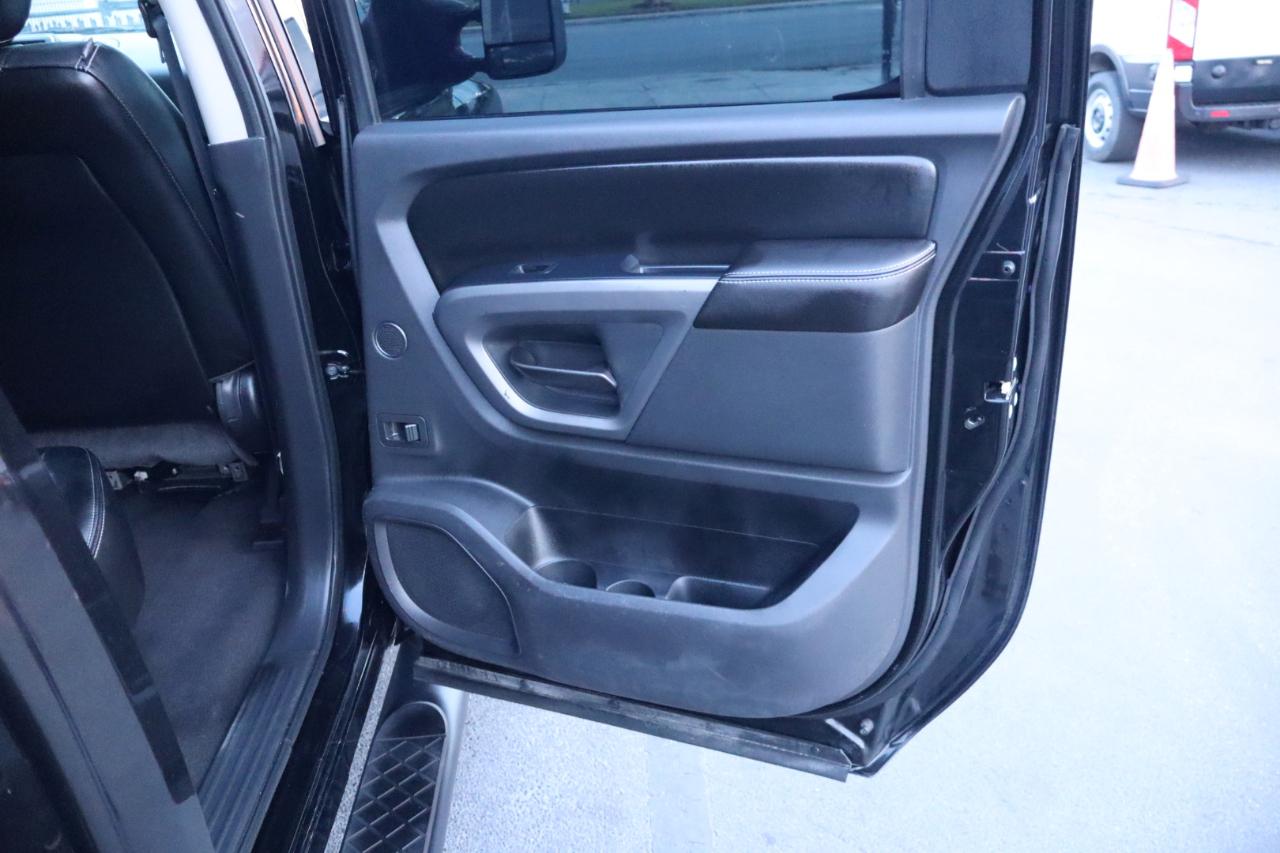 Nissan Titan 4WD Crew Cab SWB PRO-4X 2015