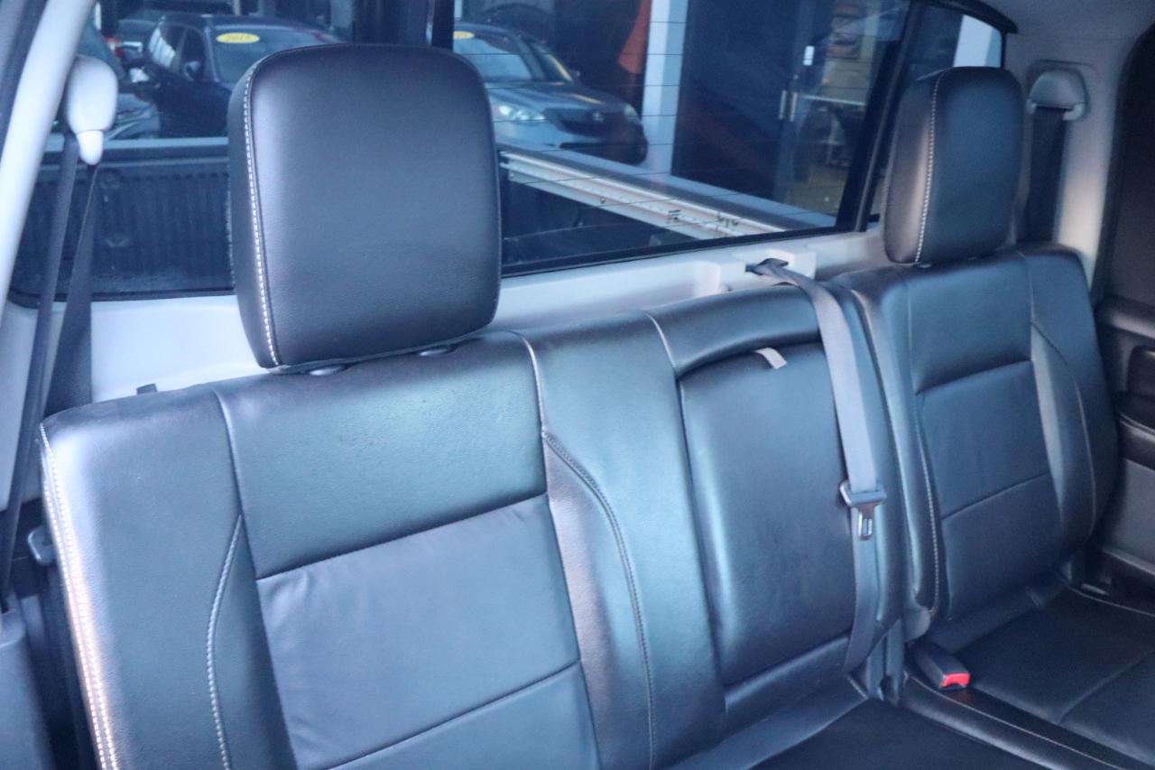 Nissan Titan 4WD Crew Cab SWB PRO-4X 2015