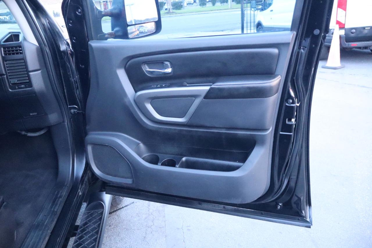 Nissan Titan 4WD Crew Cab SWB PRO-4X 2015