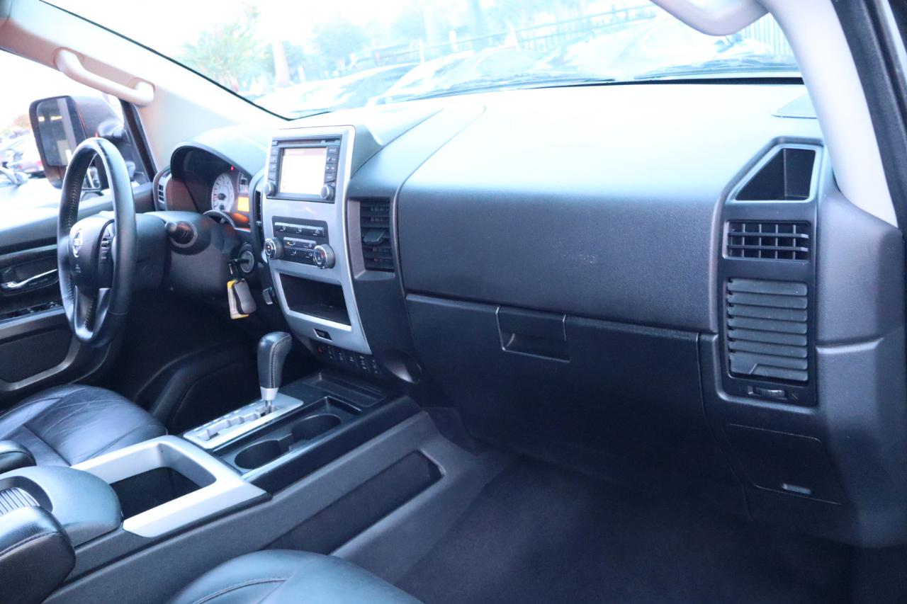 Nissan Titan 4WD Crew Cab SWB PRO-4X 2015