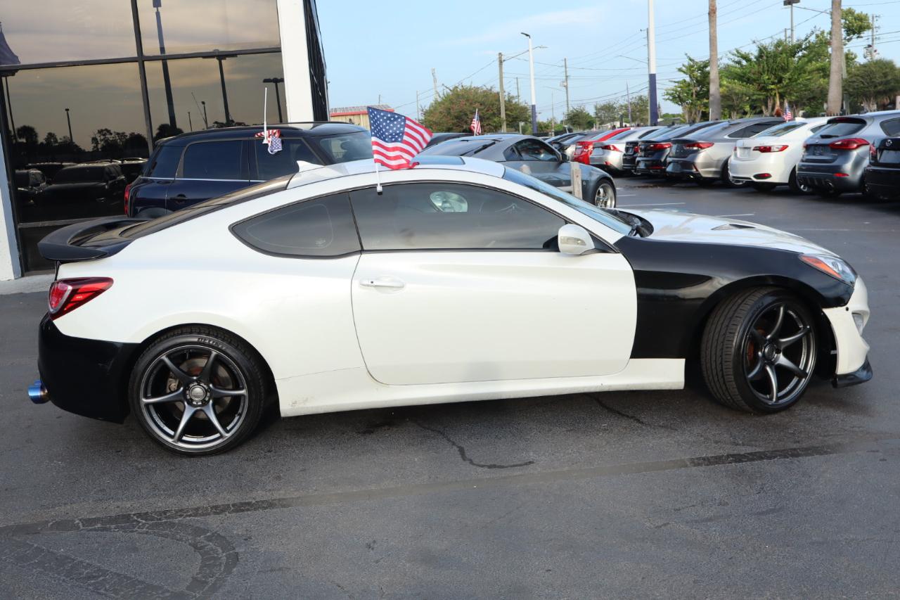 Hyundai Genesis Coupe 2dr V6 3.8L Auto Grand Touring w/Tan Lth 2013