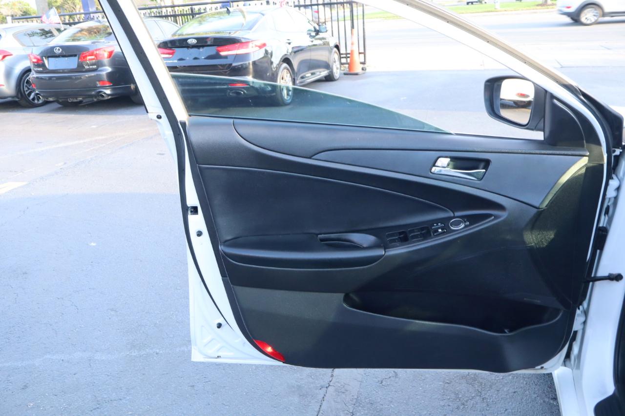 Hyundai Sonata 4dr Sdn 2.4L Auto SE 2012