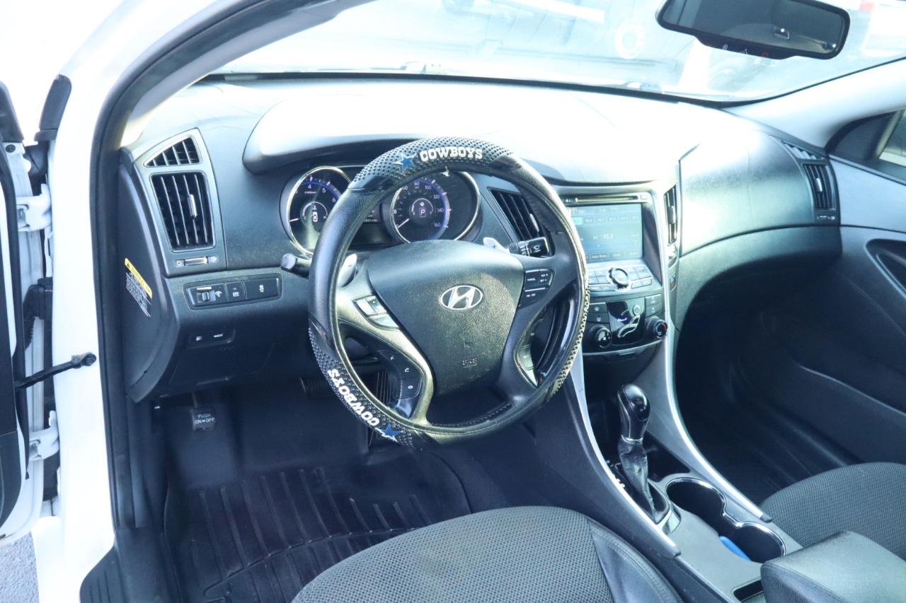 Hyundai Sonata 4dr Sdn 2.4L Auto SE 2012