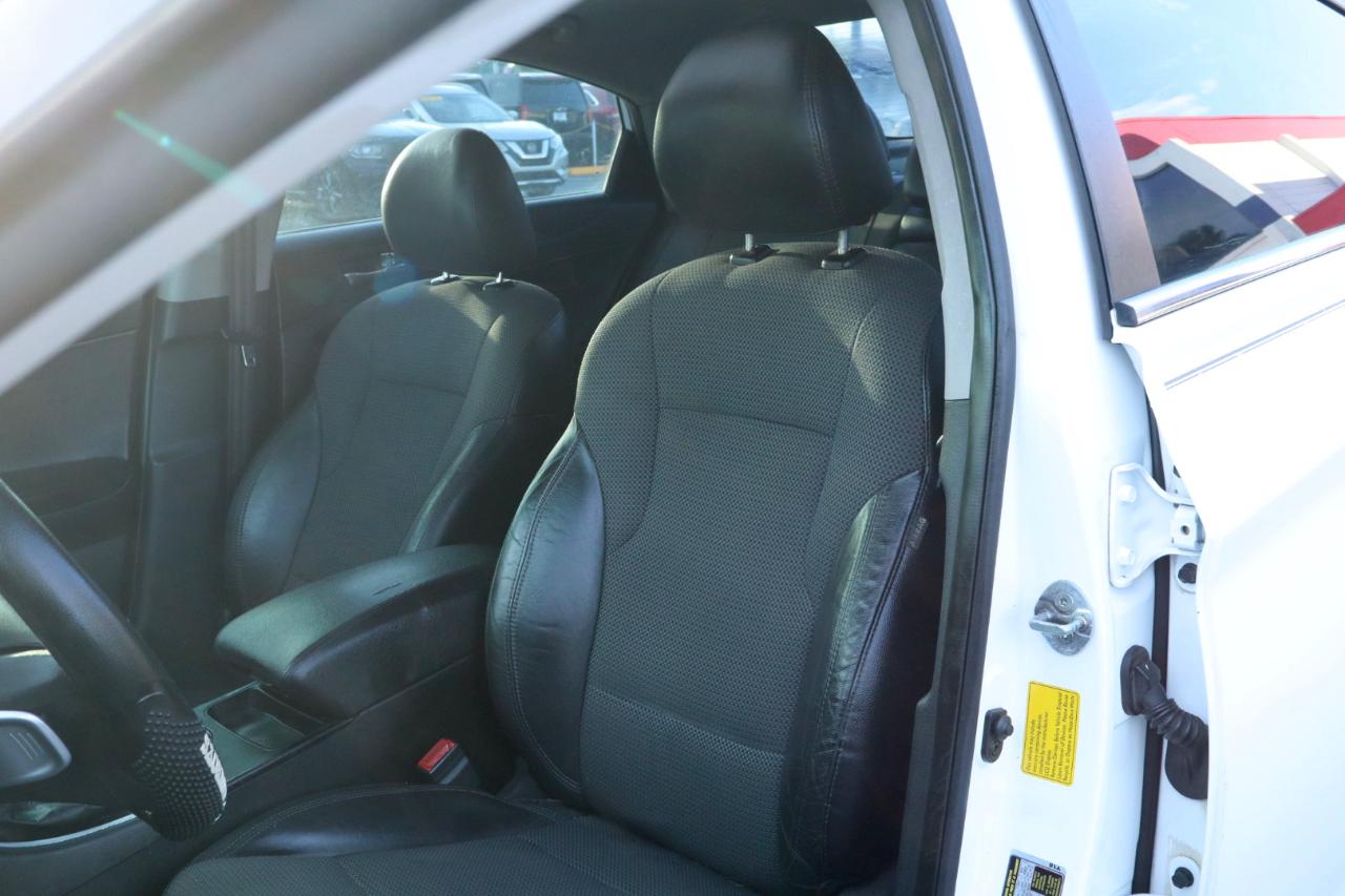 Hyundai Sonata 4dr Sdn 2.4L Auto SE 2012