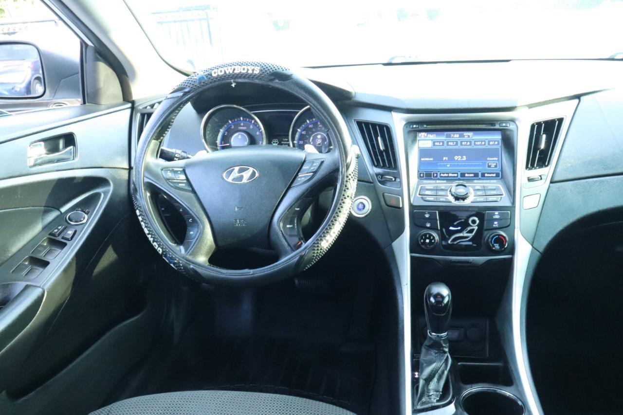 Hyundai Sonata 4dr Sdn 2.4L Auto SE 2012
