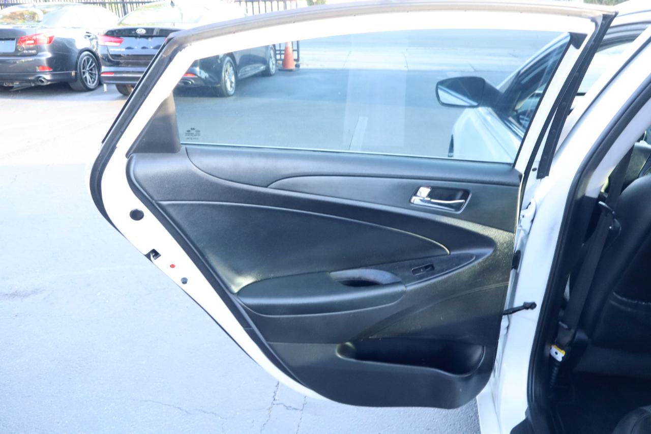Hyundai Sonata 4dr Sdn 2.4L Auto SE 2012