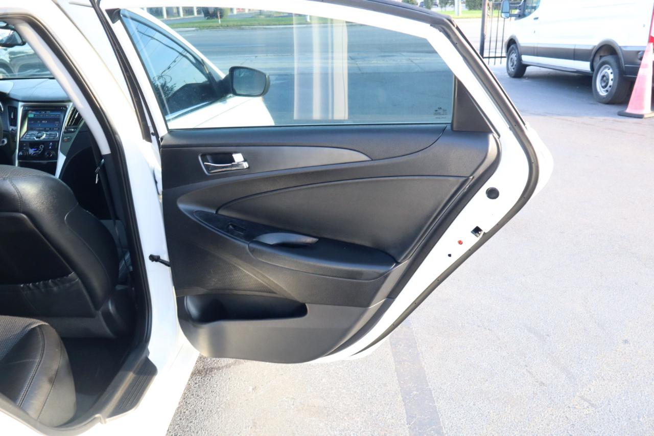 Hyundai Sonata 4dr Sdn 2.4L Auto SE 2012