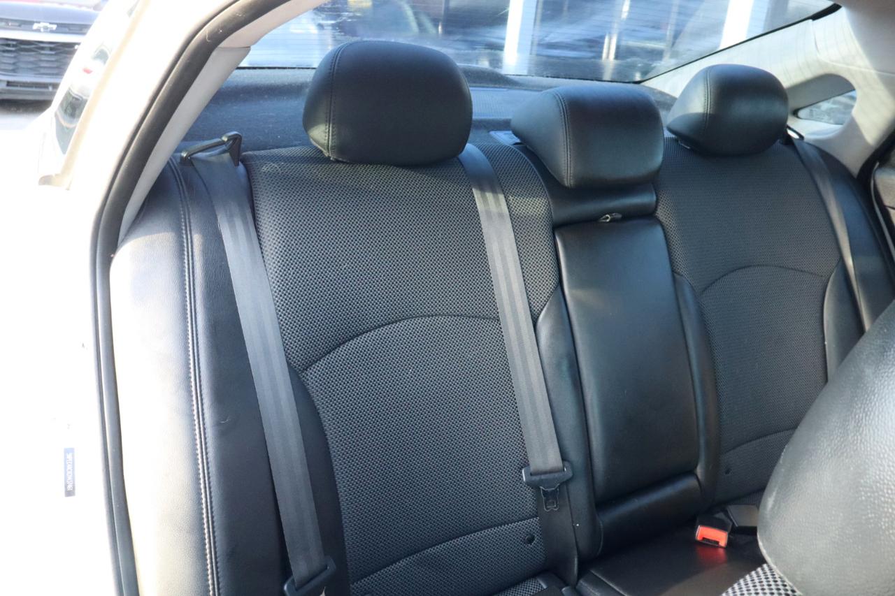 Hyundai Sonata 4dr Sdn 2.4L Auto SE 2012