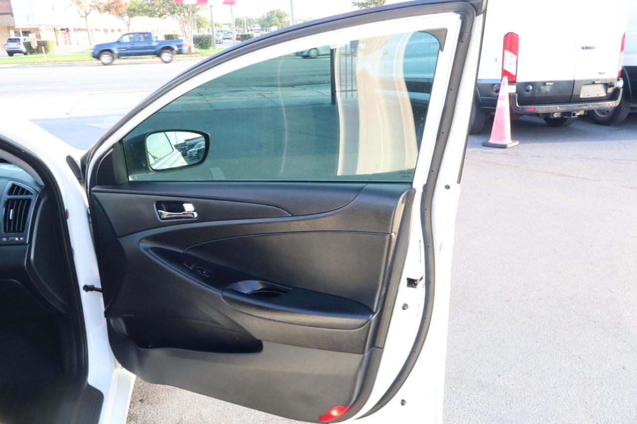 Hyundai Sonata 4dr Sdn 2.4L Auto SE 2012