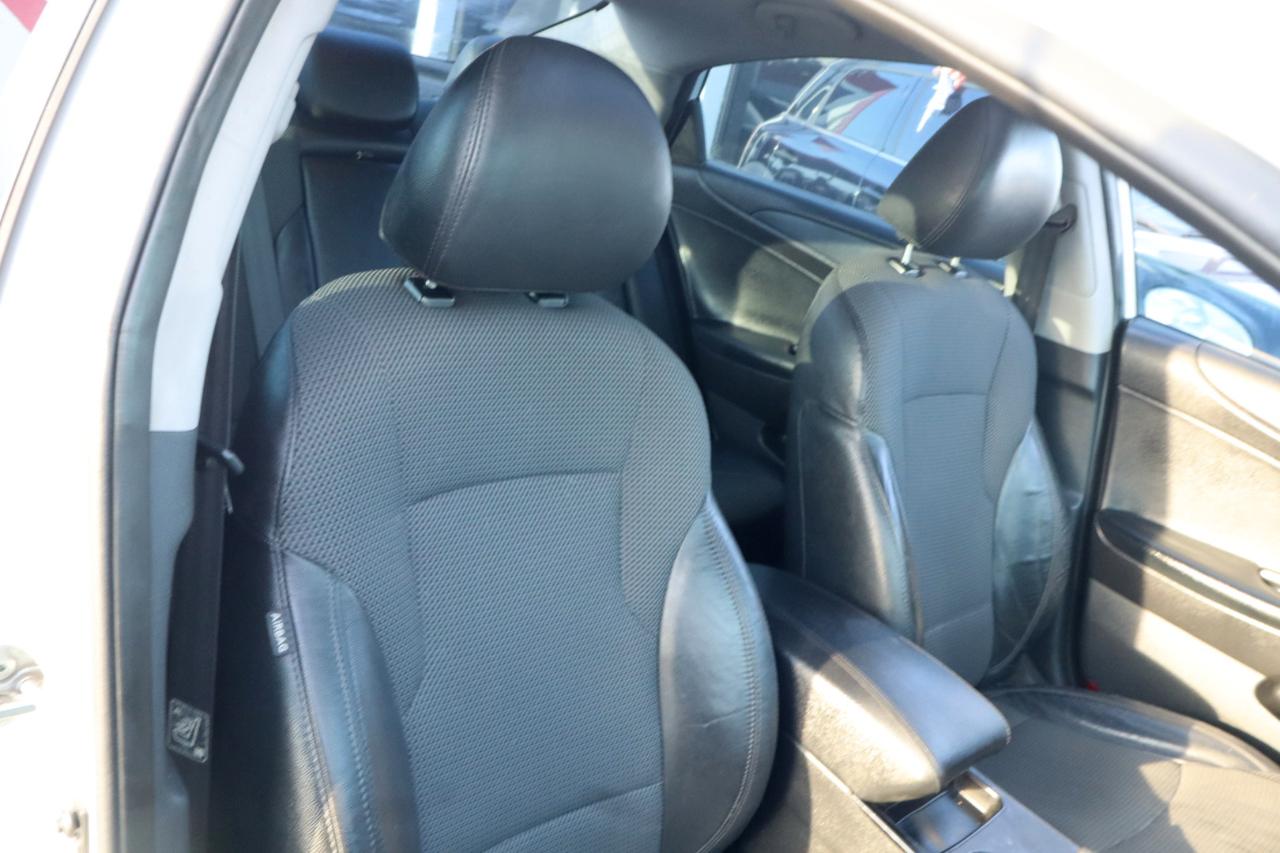 Hyundai Sonata 4dr Sdn 2.4L Auto SE 2012