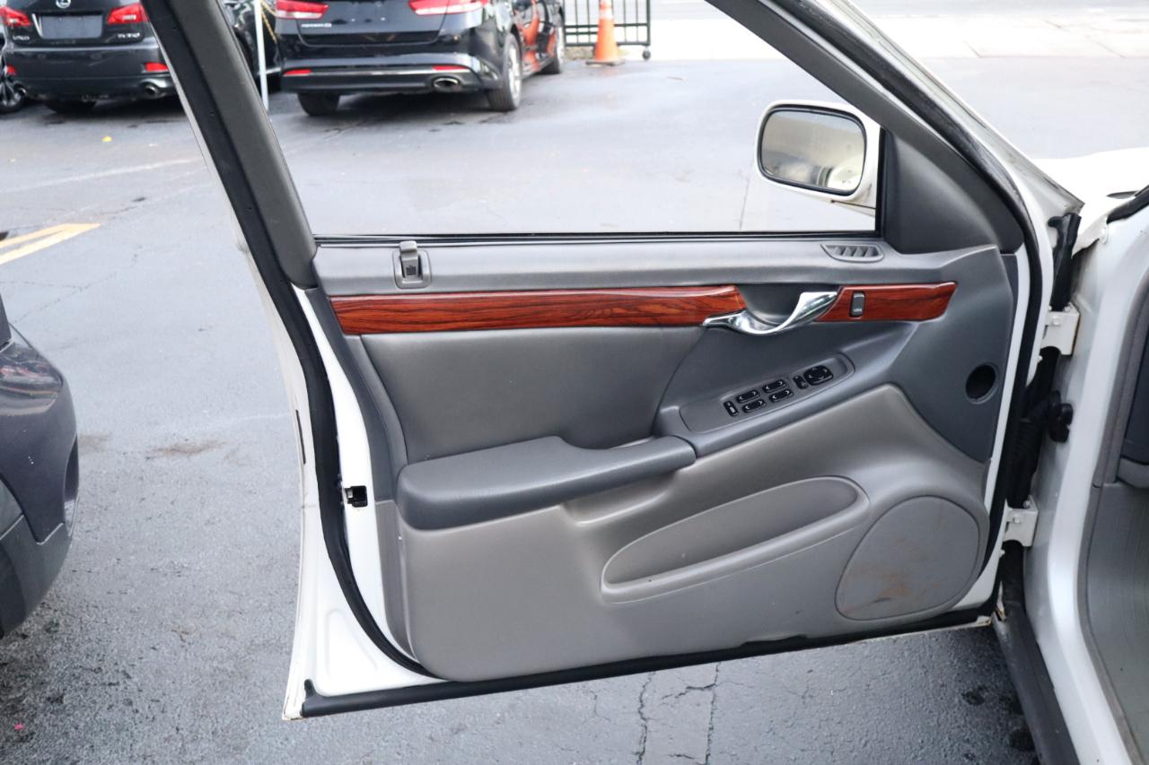 Cadillac DeVille 4dr Sdn 2000