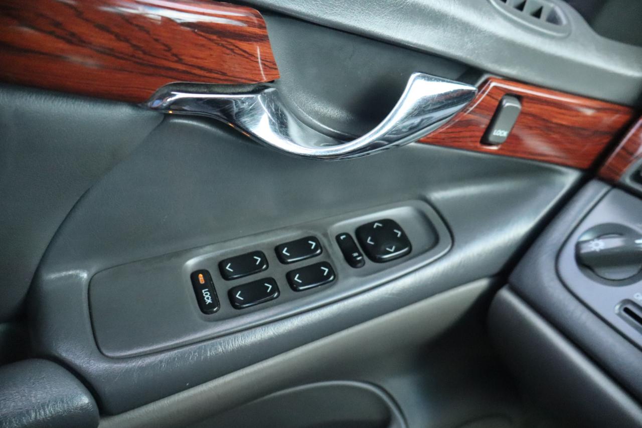 Cadillac DeVille 4dr Sdn 2000