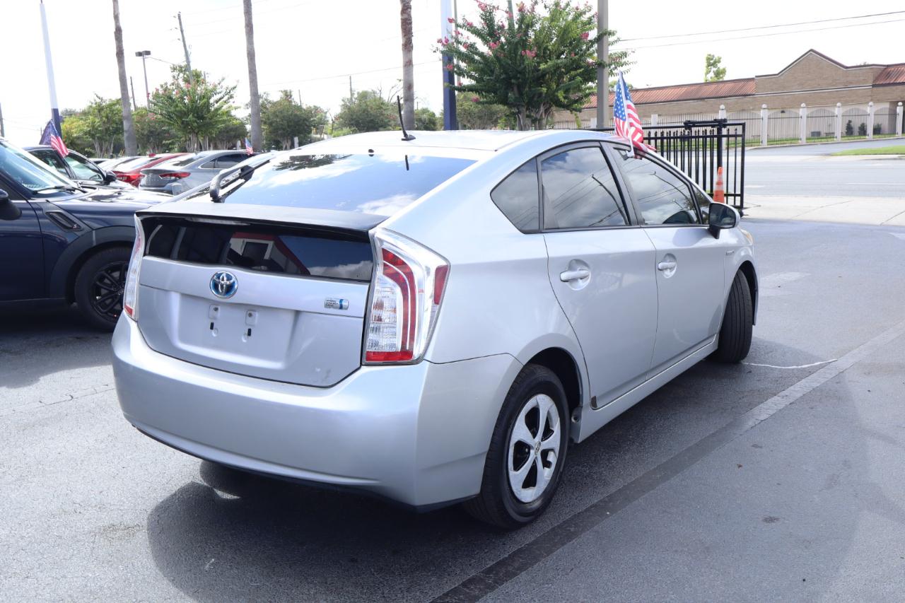 Toyota Prius 4-Door Sedan 2013