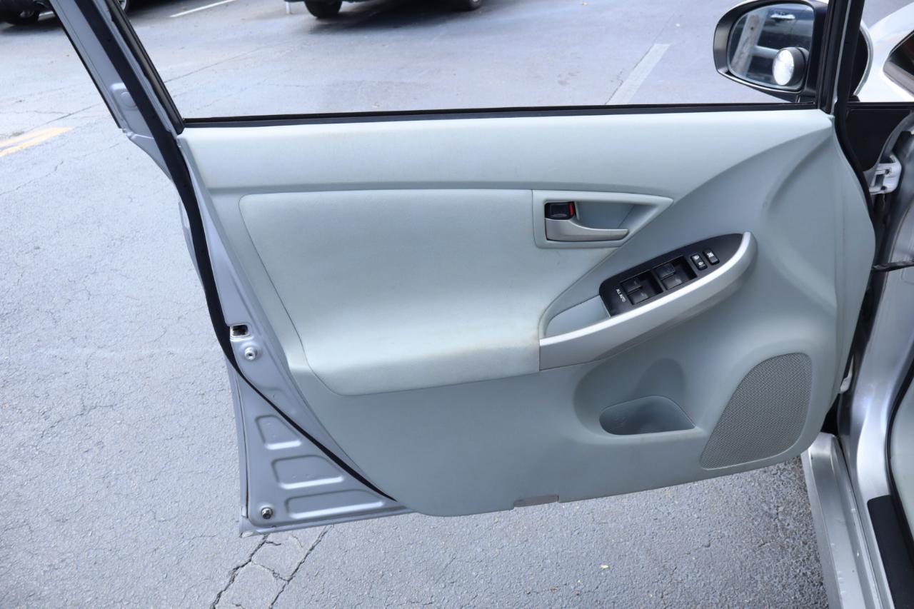 Toyota Prius 4-Door Sedan 2013