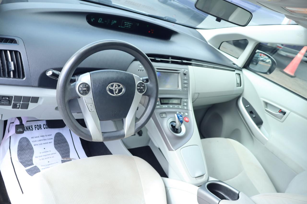 Toyota Prius 4-Door Sedan 2013