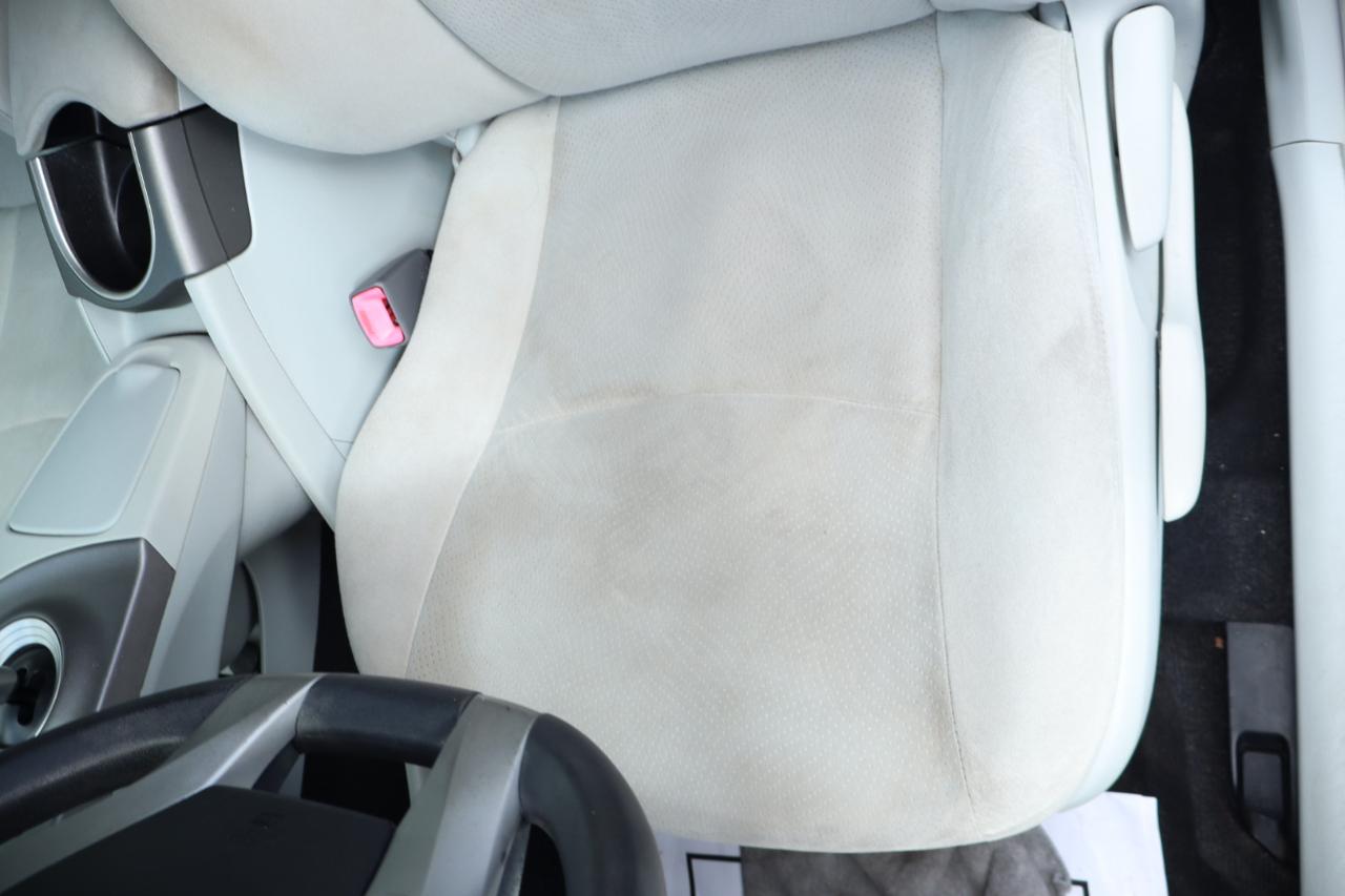 Toyota Prius 4-Door Sedan 2013