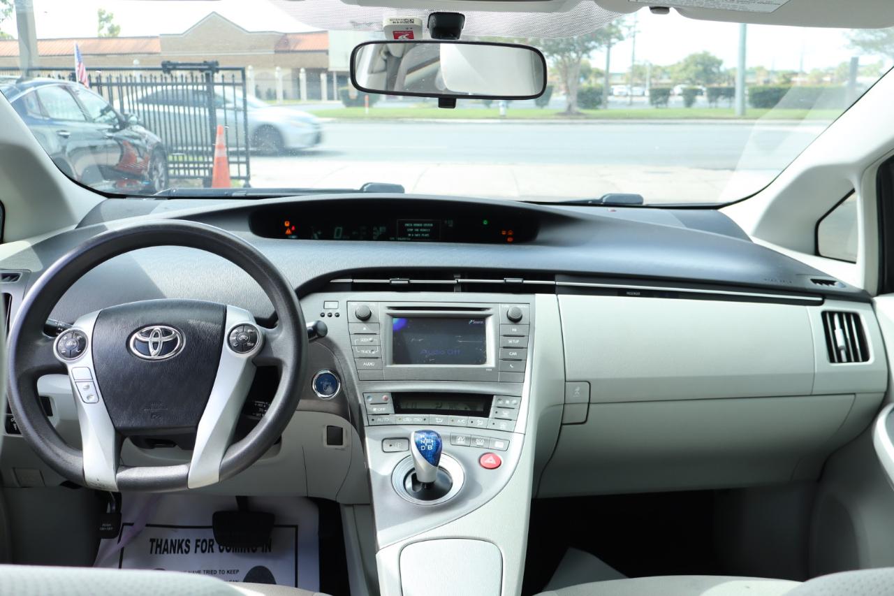 Toyota Prius 4-Door Sedan 2013