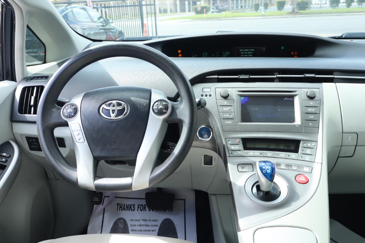 Toyota Prius 4-Door Sedan 2013