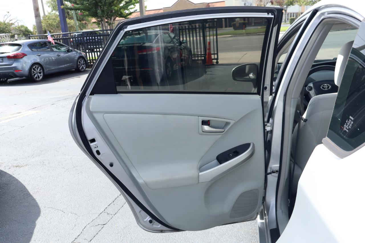 Toyota Prius 4-Door Sedan 2013