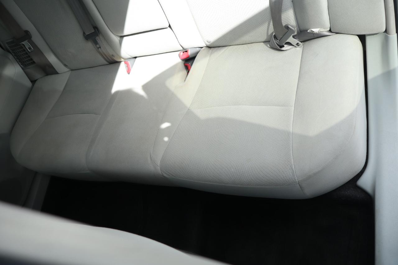 Toyota Prius 4-Door Sedan 2013