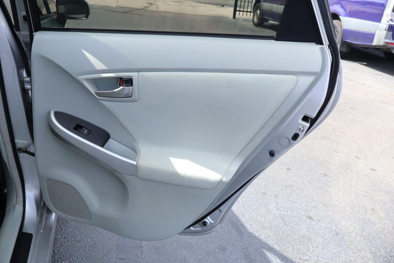 Toyota Prius 4-Door Sedan 2013