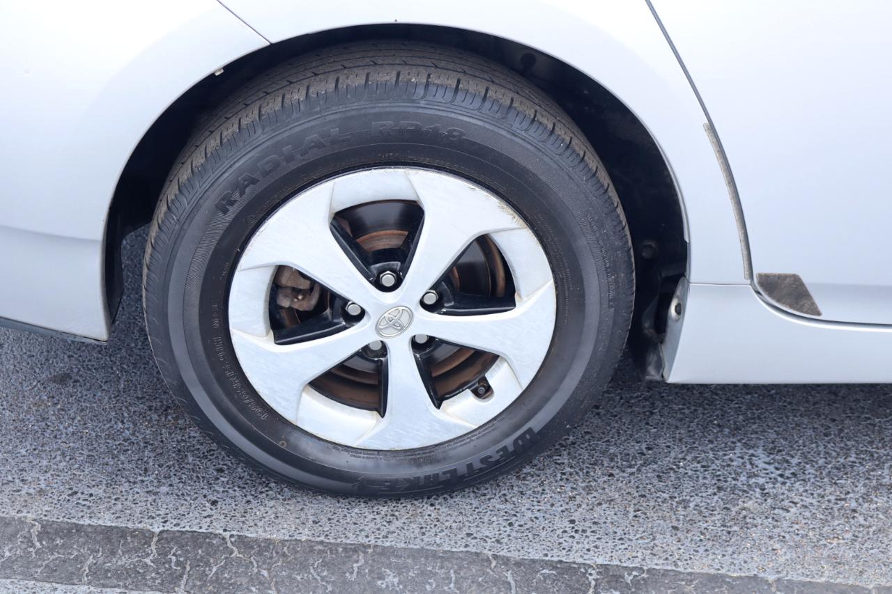 Toyota Prius 4-Door Sedan 2013