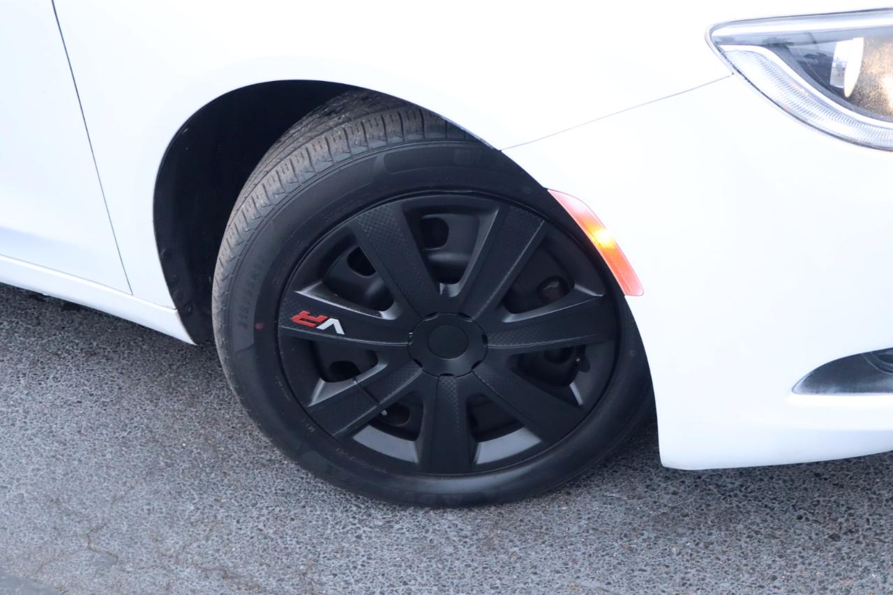 Chrysler 200 4dr Sdn LX FWD 2016