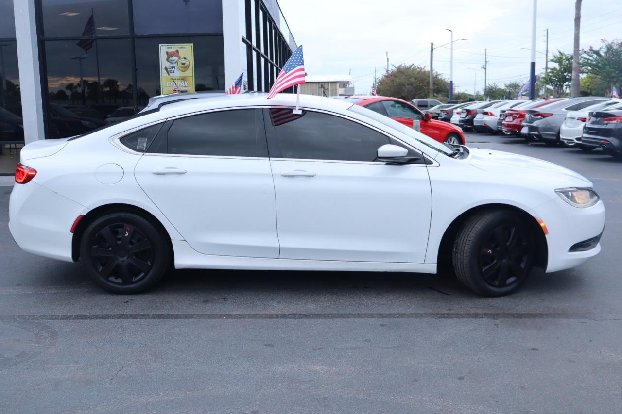 Chrysler 200 4dr Sdn LX FWD 2016