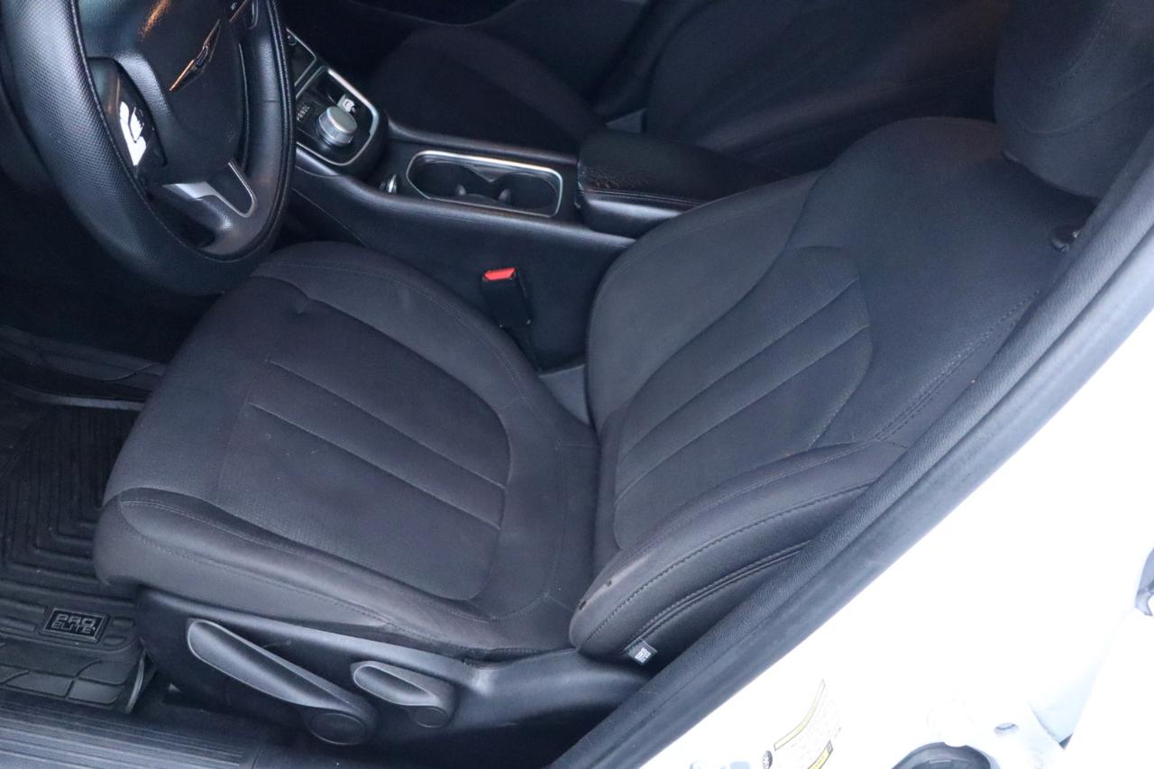 Chrysler 200 4dr Sdn LX FWD 2016