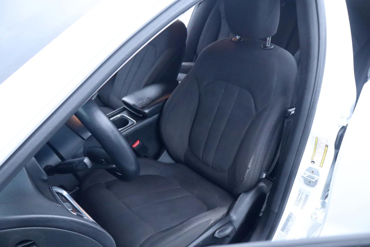 Chrysler 200 4dr Sdn LX FWD 2016