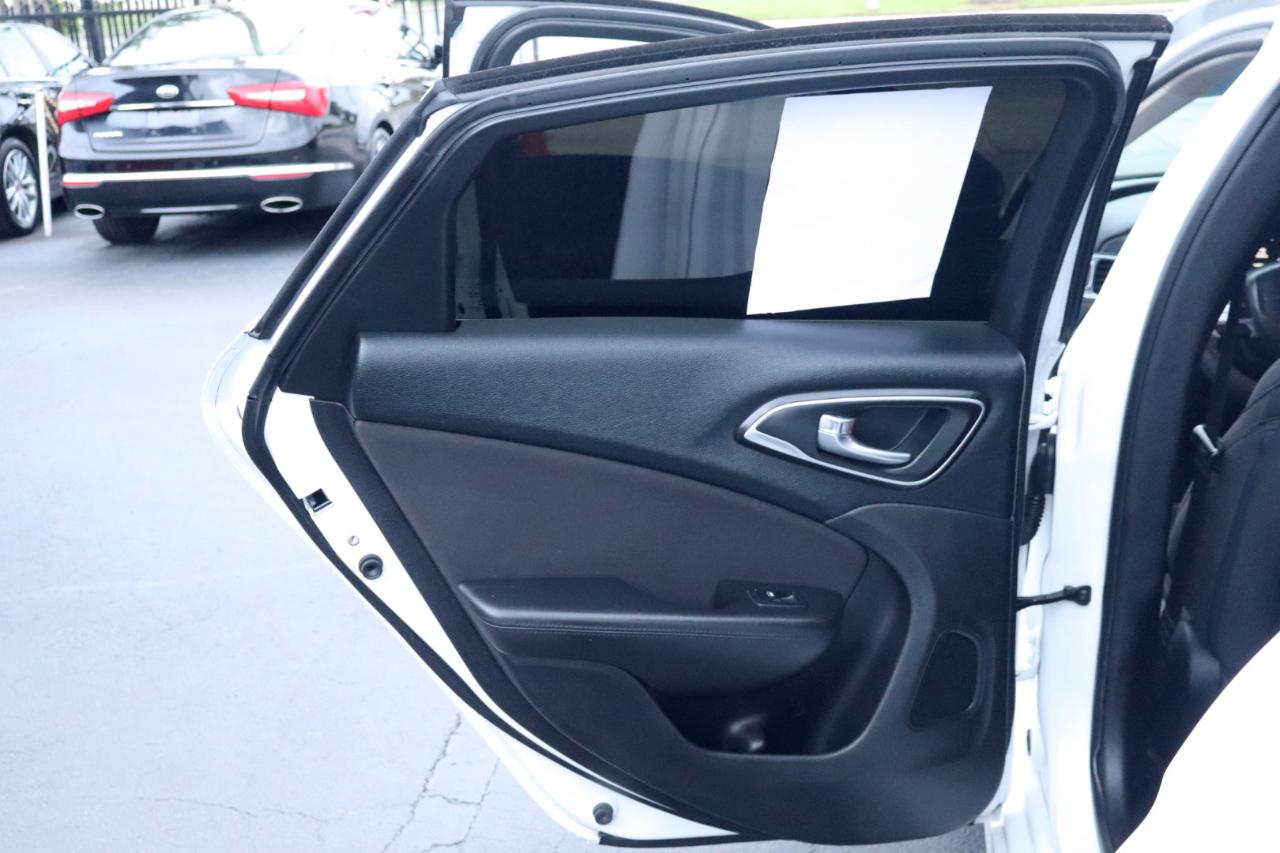 Chrysler 200 4dr Sdn LX FWD 2016