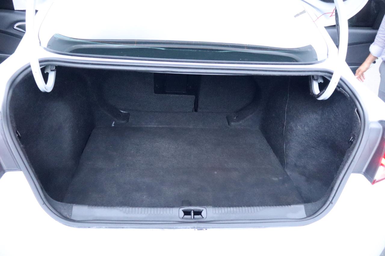 Chrysler 200 4dr Sdn LX FWD 2016