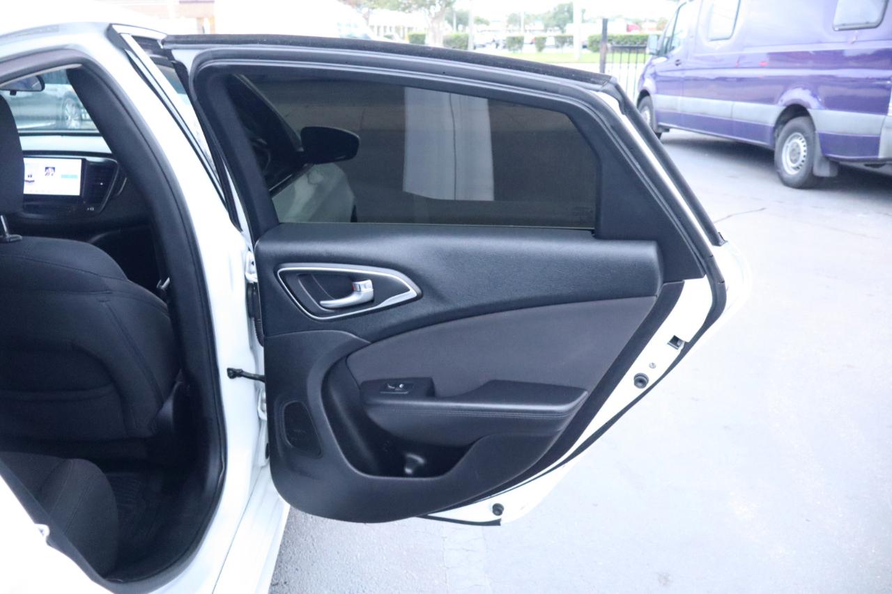 Chrysler 200 4dr Sdn LX FWD 2016
