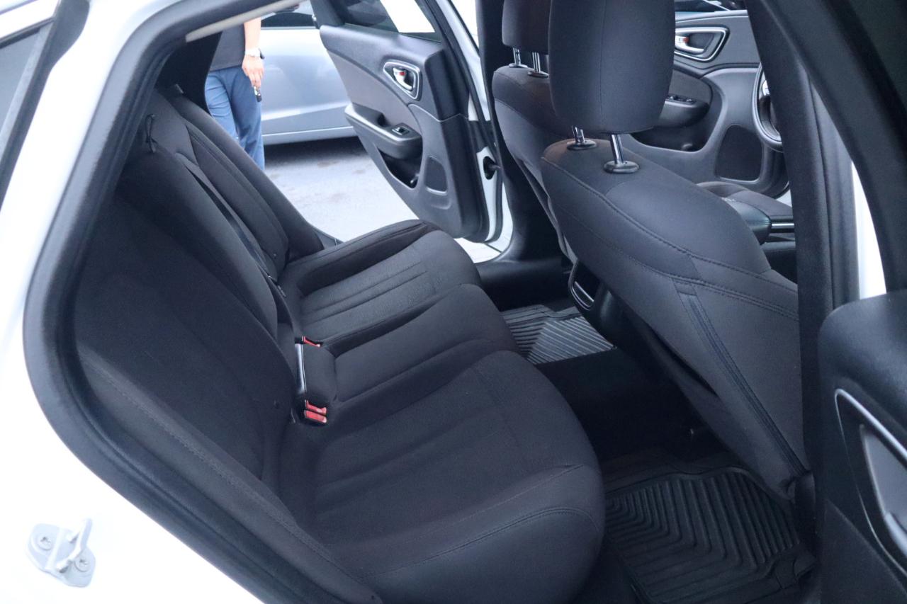 Chrysler 200 4dr Sdn LX FWD 2016