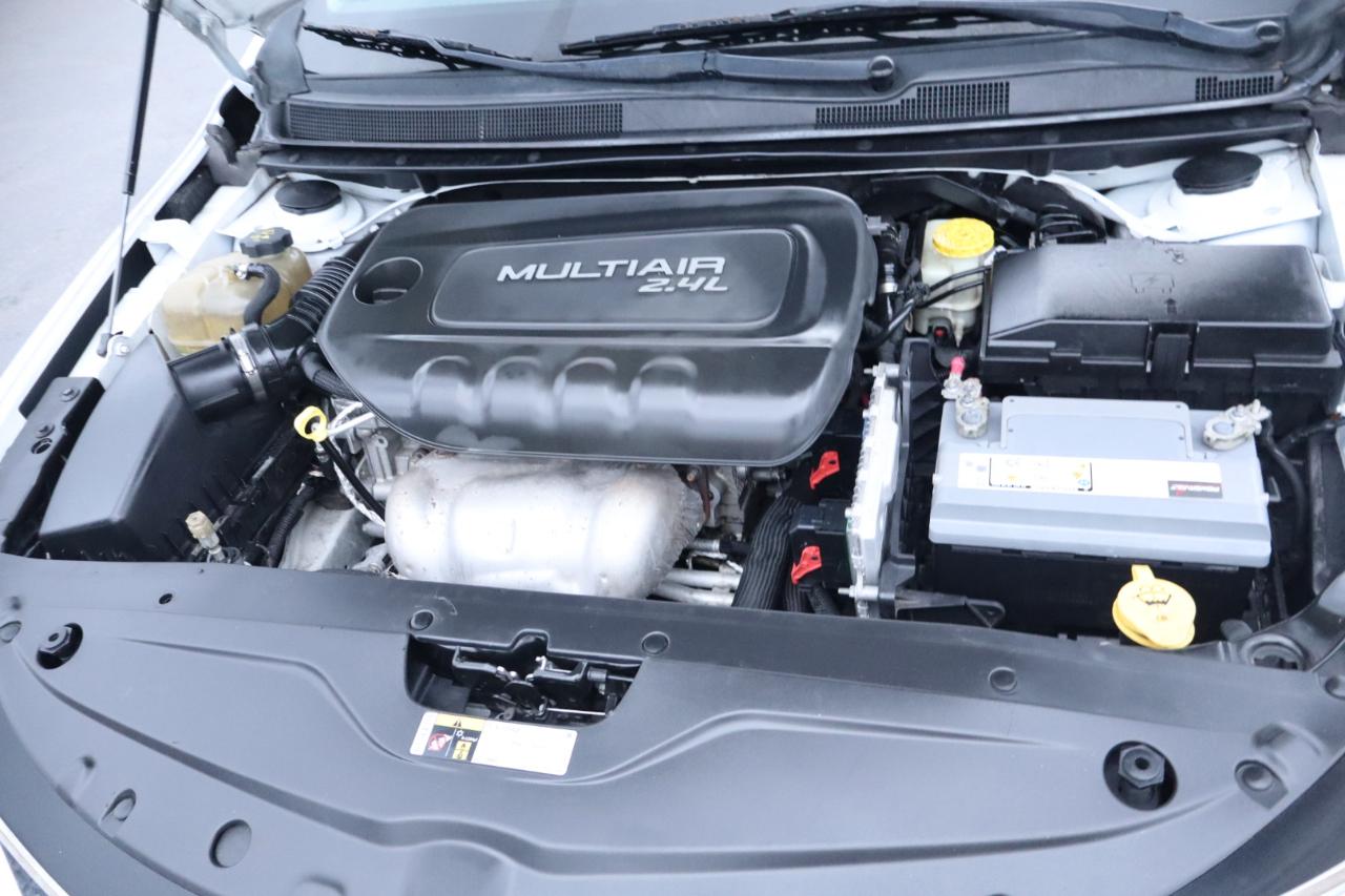 Chrysler 200 4dr Sdn LX FWD 2016
